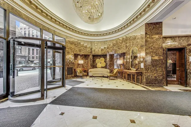 a view of a entryway of the building