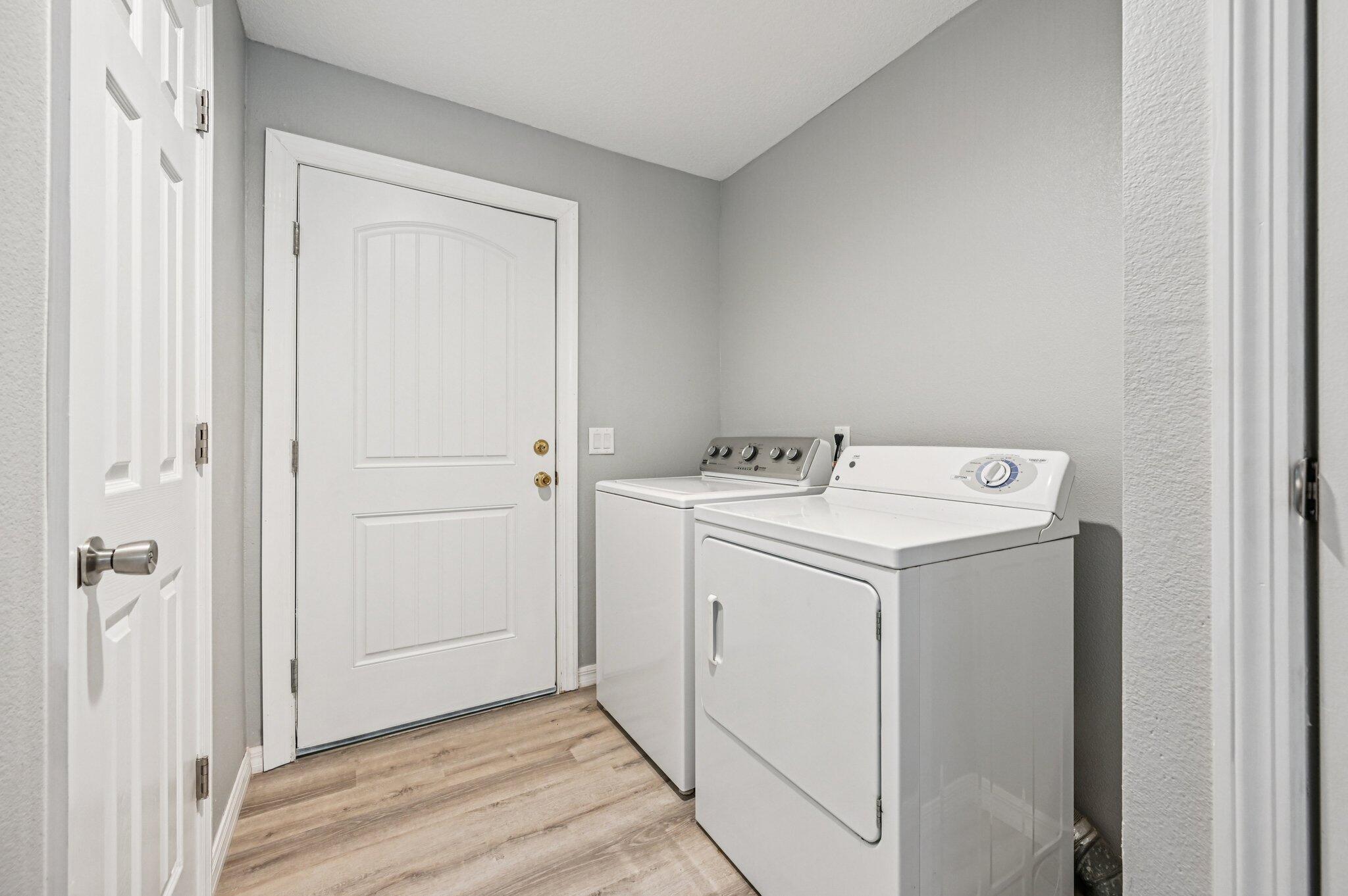 251 Southeast Paradise Place Stuart, FL 34997 - Photo 21 of 39 a utility room with dryer and washer