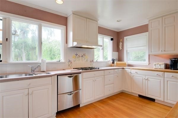 288 Glen Road Weston, MA 02493 - Photo 4 of 11 Gallery Image 4