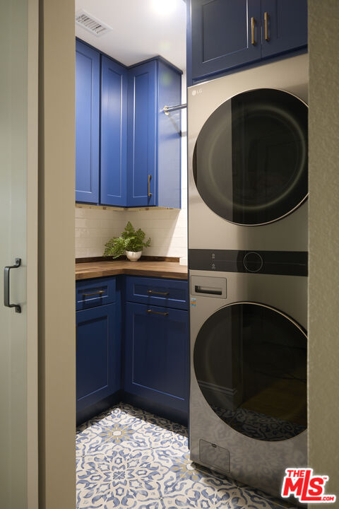 358 Via Metates Oceanside, CA 92057 - Photo 20 of 29 a kitchen with a sink and a washer dryer
