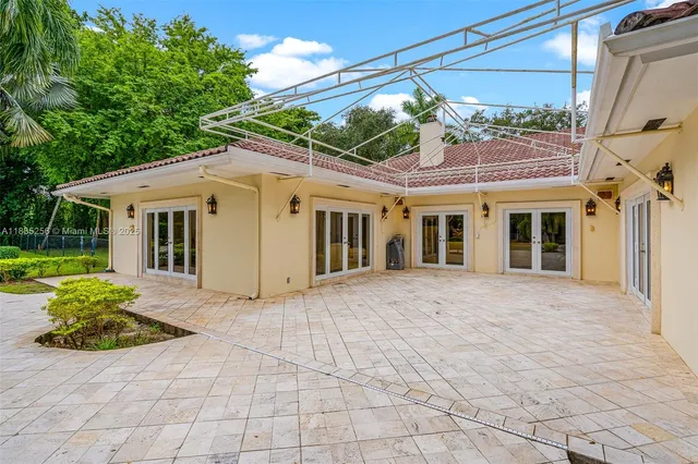 $4,050,000 | 10735 Southwest 58th Avenue, Pinecrest, FL 33156