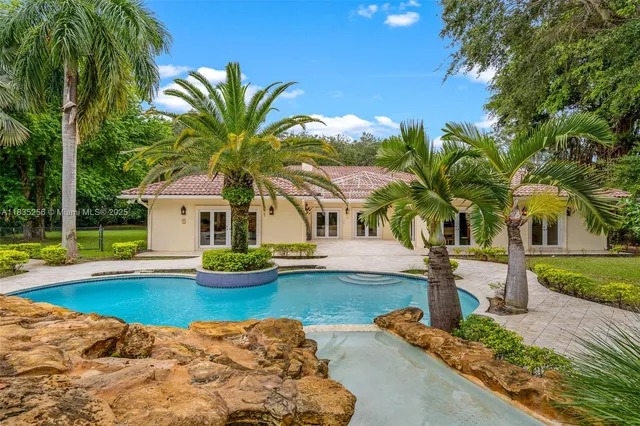 $4,050,000 | 10735 Southwest 58th Avenue, Pinecrest, FL 33156