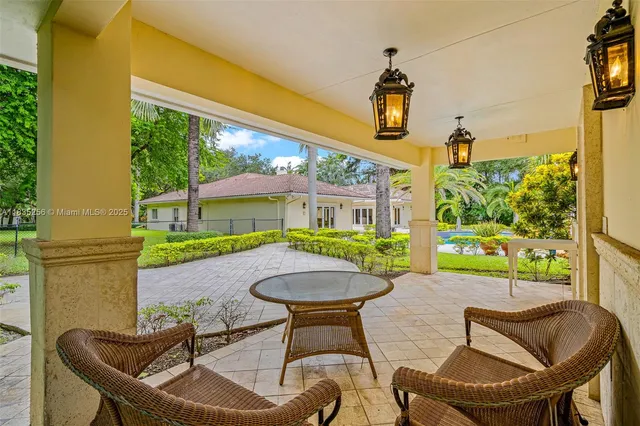 $4,050,000 | 10735 Southwest 58th Avenue, Pinecrest, FL 33156