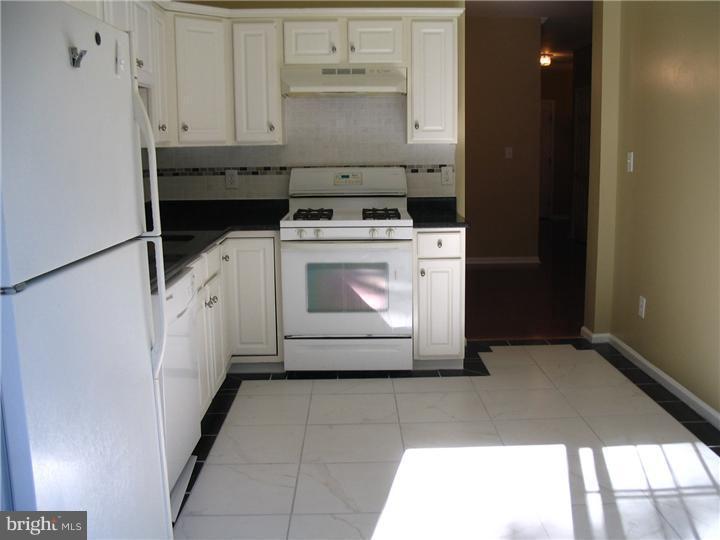 32 Warwick Road West Windsor, NJ 08550 - Photo 3 of 16 Gallery Image 3
