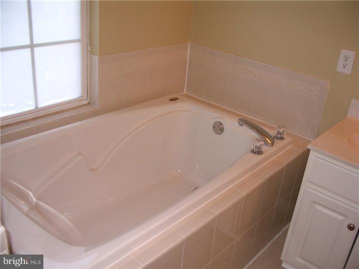 32 Warwick Road West Windsor, NJ 08550 - Photo 9 of 16 Gallery Image 9