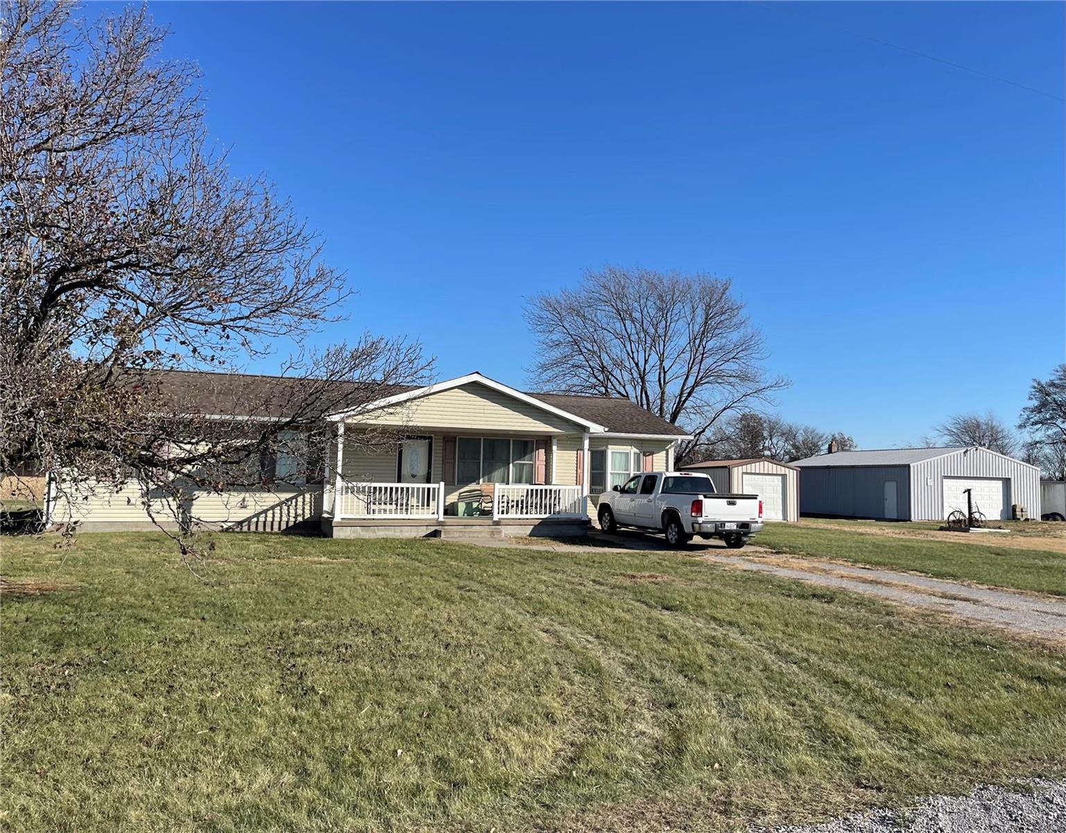 8412 Murray Road Patoka, IL 62875 - Photo 1 of 10