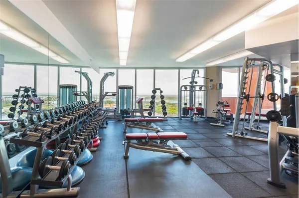 $2,695,000 | 300 South Pointe Drive, Unit 3402, Miami Beach, FL 33139