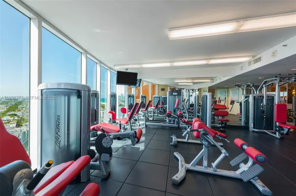 $2,695,000 | 300 South Pointe Drive, Unit 3402, Miami Beach, FL 33139