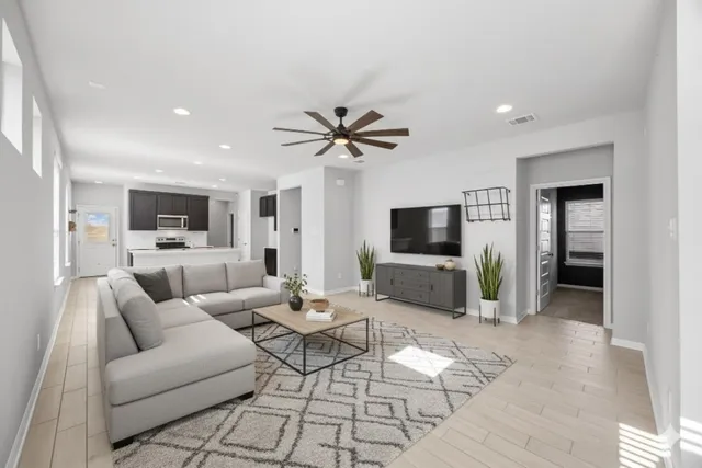 $275,000 | 225 Unforgiven Lane, Jarrell, TX 76537