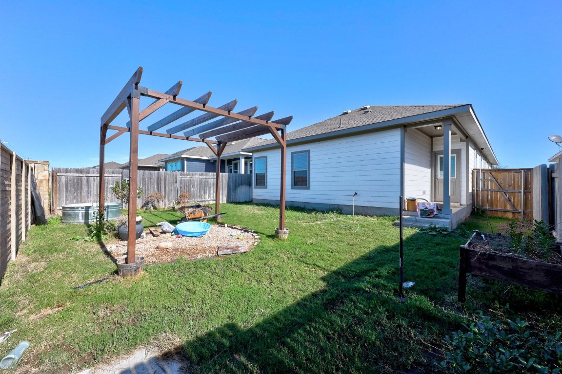 225 Unforgiven Lane Jarrell, TX 76537 - Photo 24 of 27 a backyard of a house with table and chairs