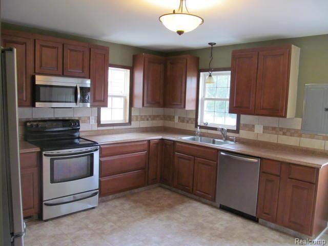 1790 McKail Road Leonard, MI 48367 - Photo 2 of 10 mckail kit2.jpg