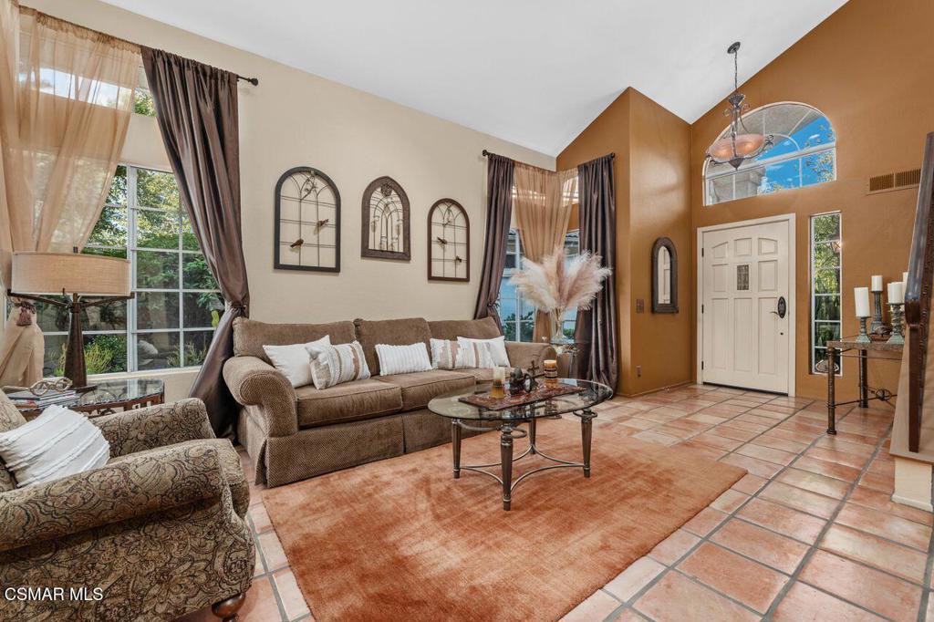 625 Galloping Hill Road Simi Valley, CA 93065 - Photo 8 of 49