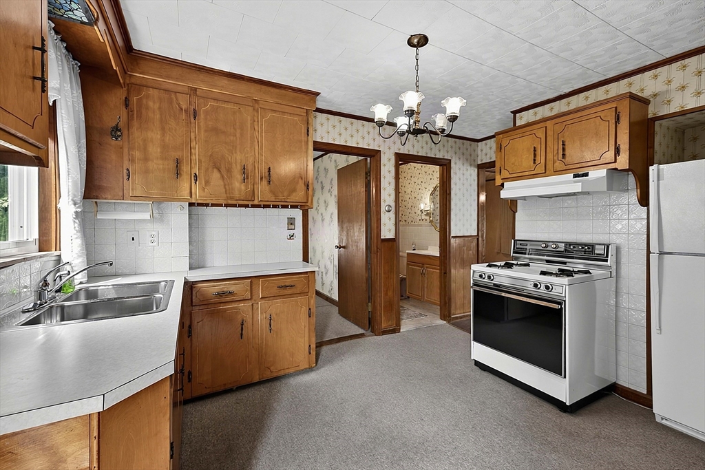 157 Denver Street Fall River, MA 02721 - Photo 10 of 40 Gallery Image 10