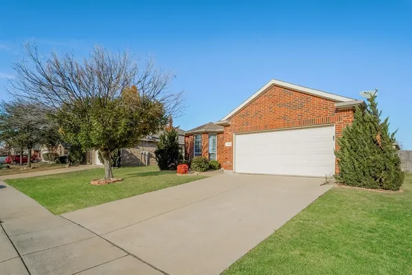 $2,015 | 1104 Hearthstone Drive, Burleson, TX 76028