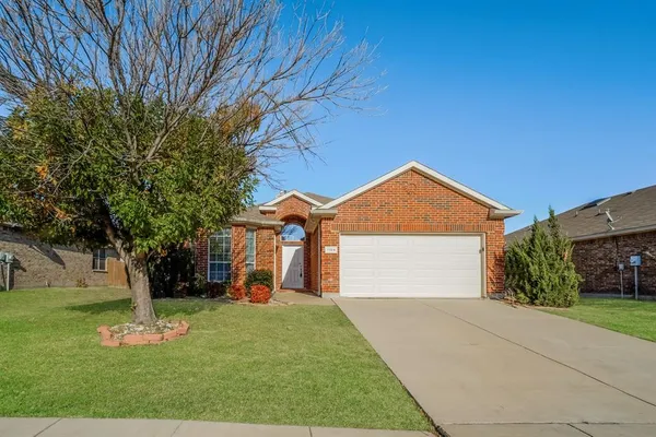 $2,015 | 1104 Hearthstone Drive, Burleson, TX 76028