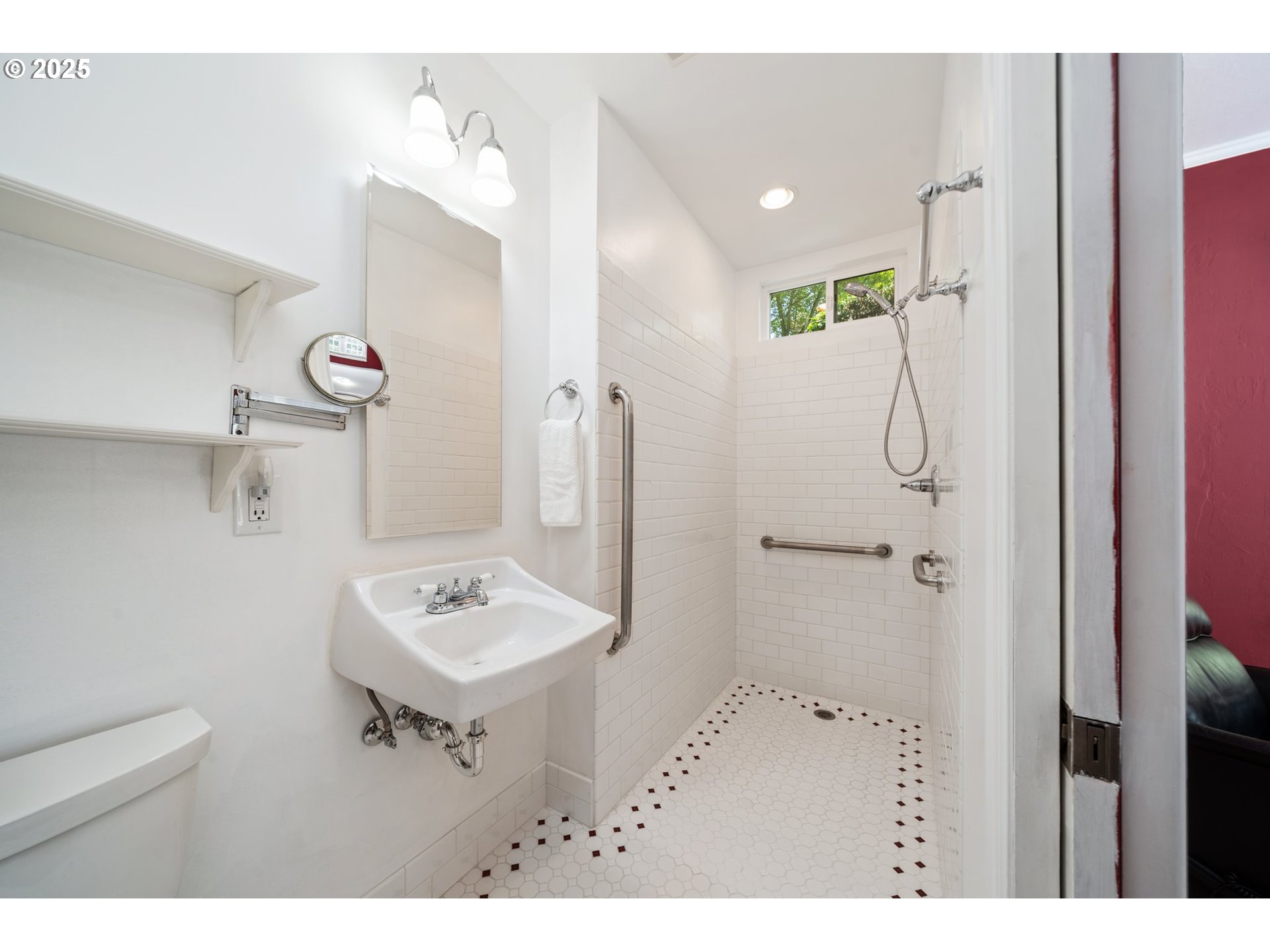 660 Southwest Evans Street Portland, OR 97219 - Photo 20 of 36