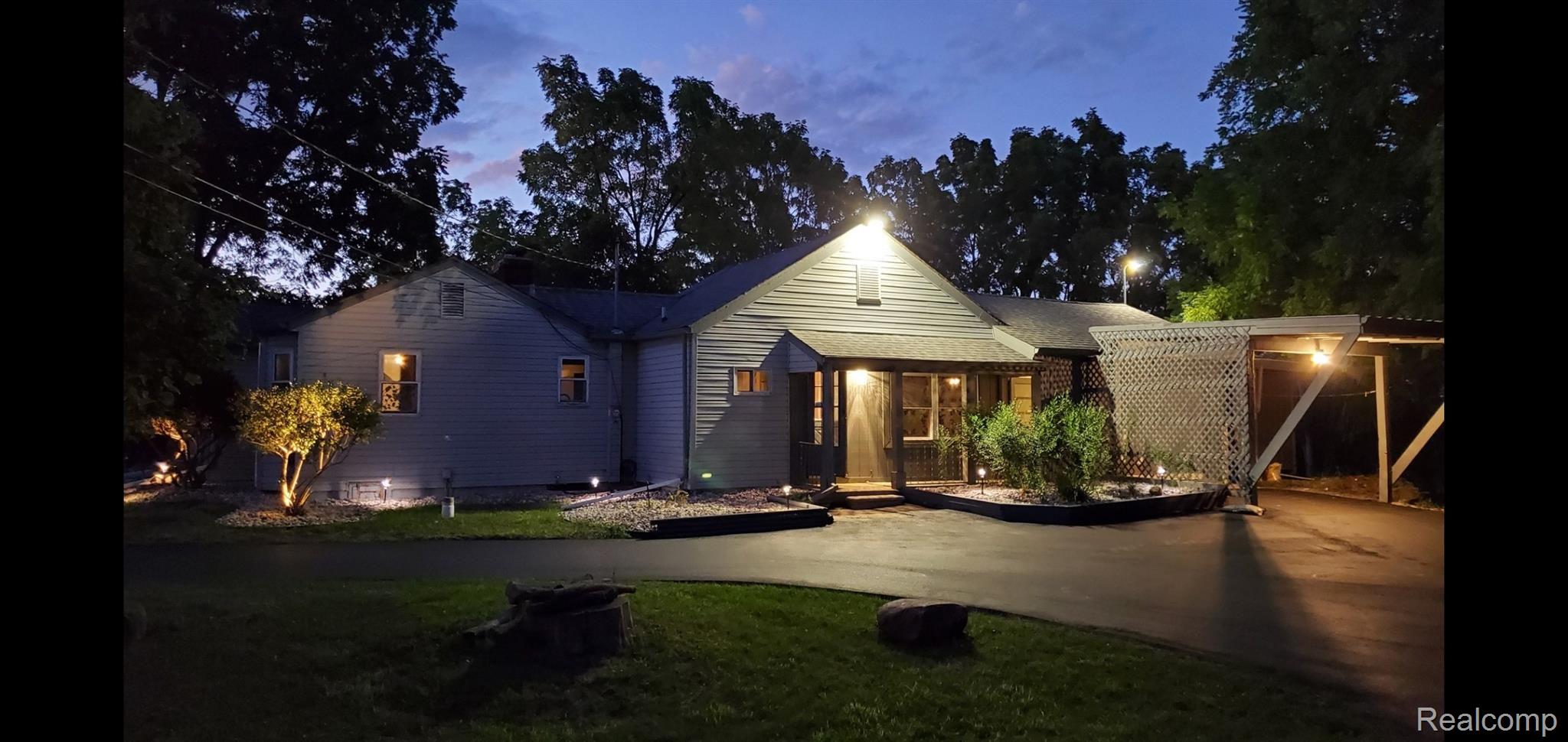 4268 Beecher Road Flint, MI 48532 - Photo 2 of 27 n.jpg