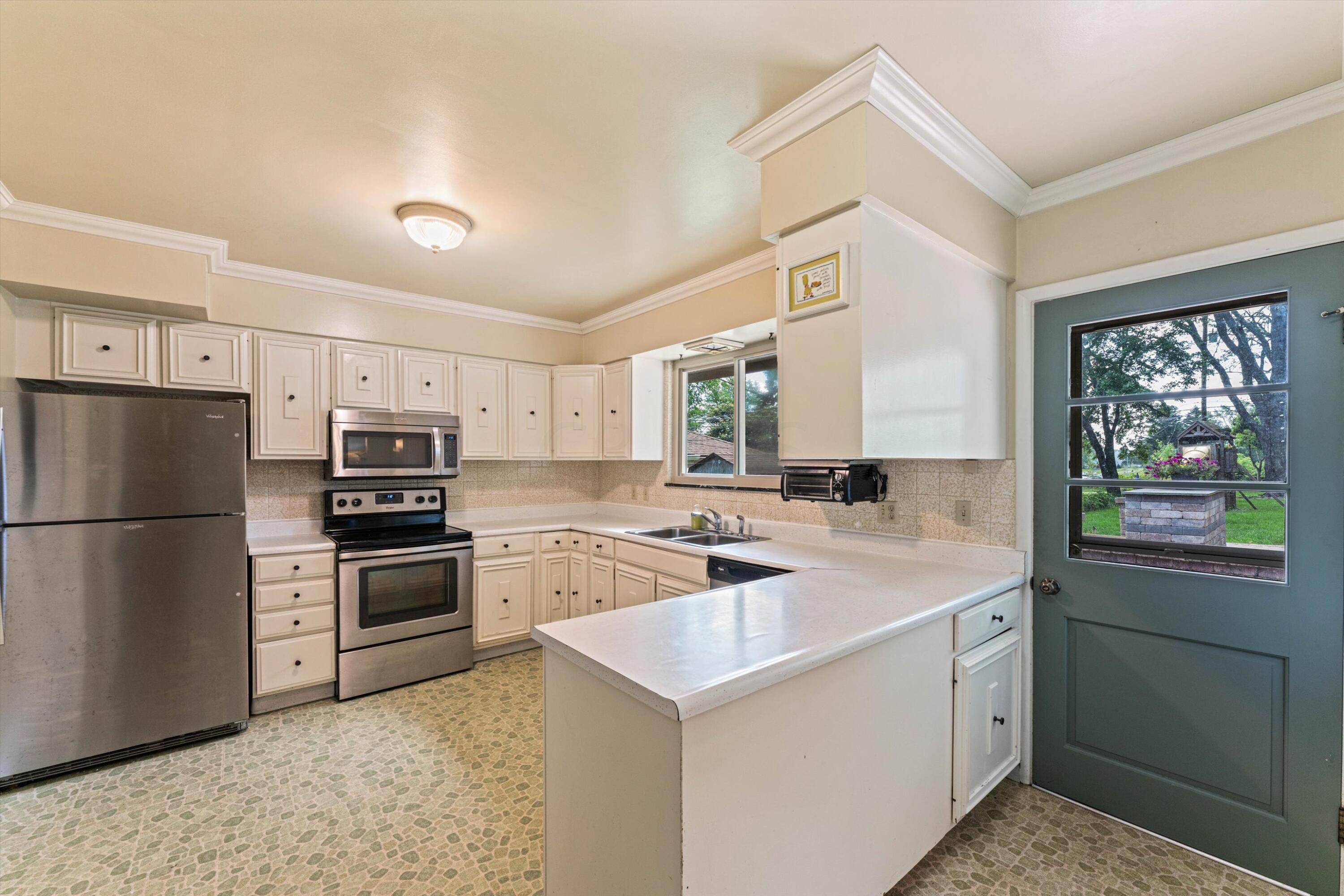 3191 Minerva Lake Road Columbus, OH 43231 - Photo 12 of 42 Kitchen