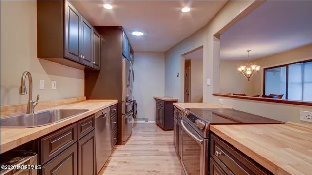 $2,095 | 167 Amberly Drive, Unit C, Manalapan, NJ 07726