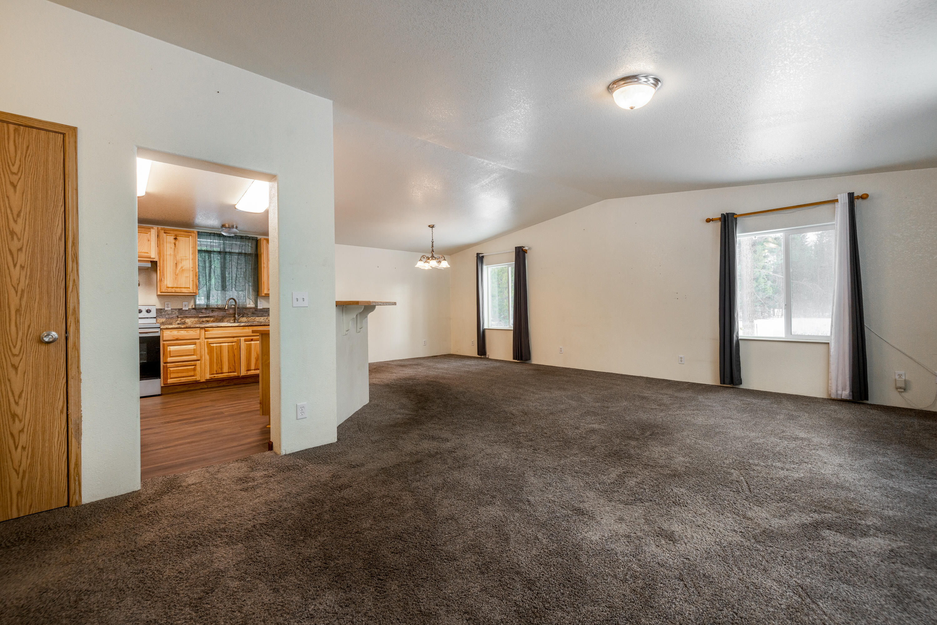 52220 Dustan Road La Pine, OR 97739 - Photo 4 of 17 65108 85th Place 4 of 17