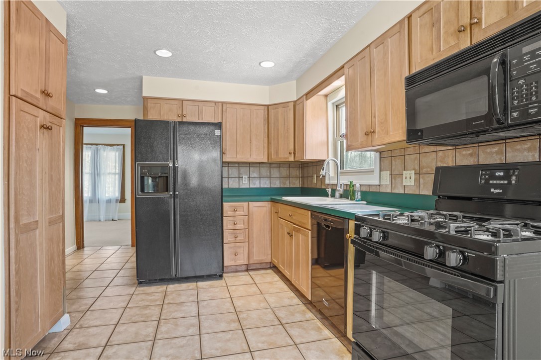 1481 Bell Road Chagrin Falls, OH 44022 - Photo 8 of 37 Gallery Image 8