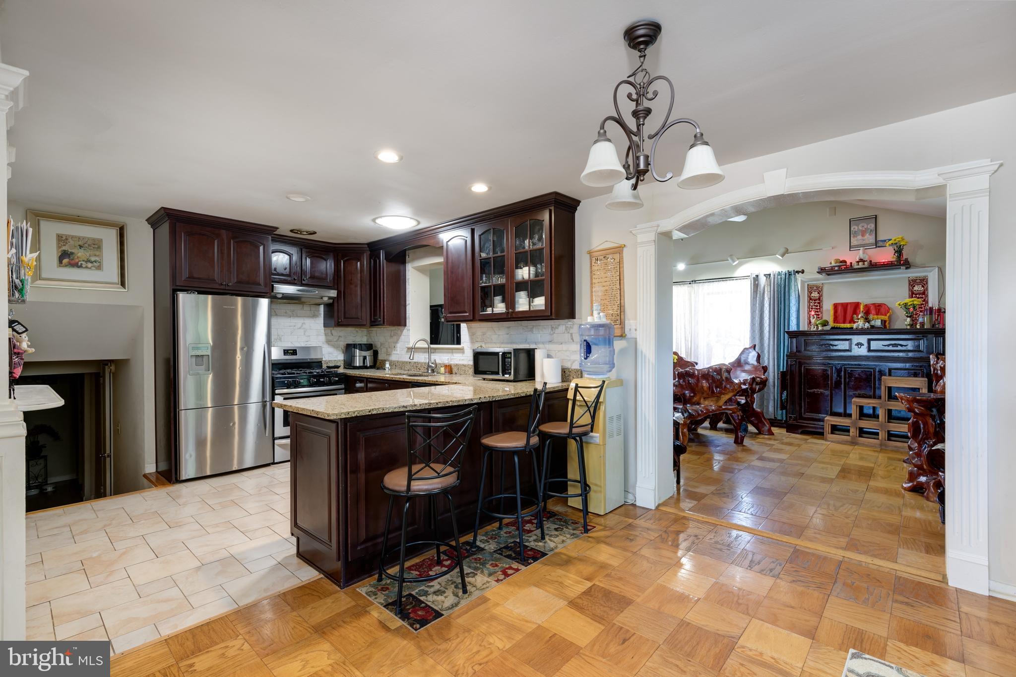 7426 Chatham Street Springfield, VA 22151 - Photo 3 of 19 Gallery Image 3