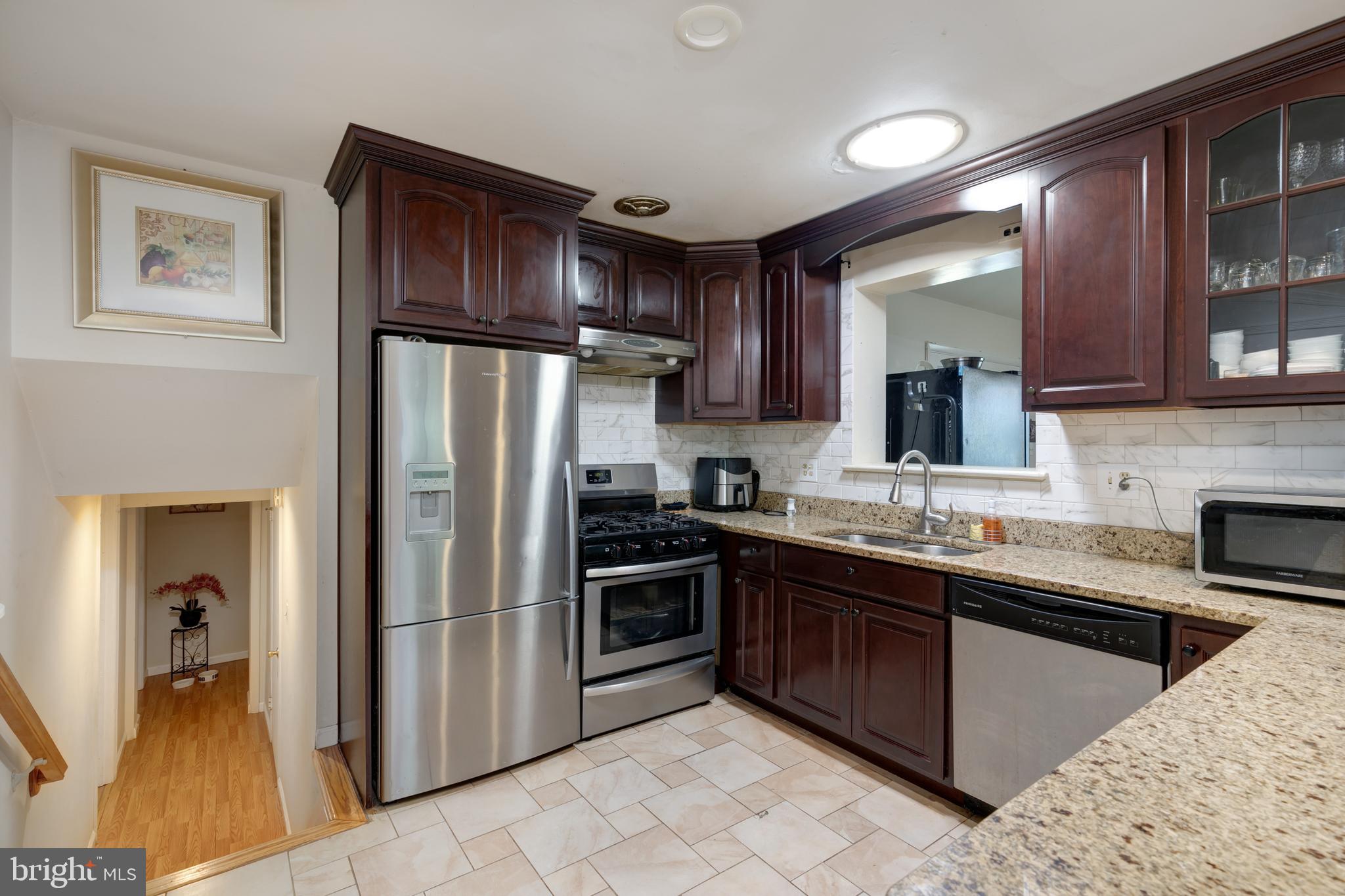 7426 Chatham Street Springfield, VA 22151 - Photo 4 of 19 Gallery Image 4