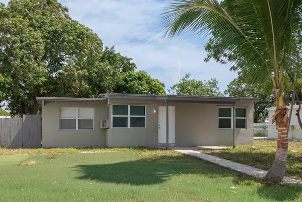 $2,750 | 191 Tulip Tree Drive, Lake Worth, FL 33462