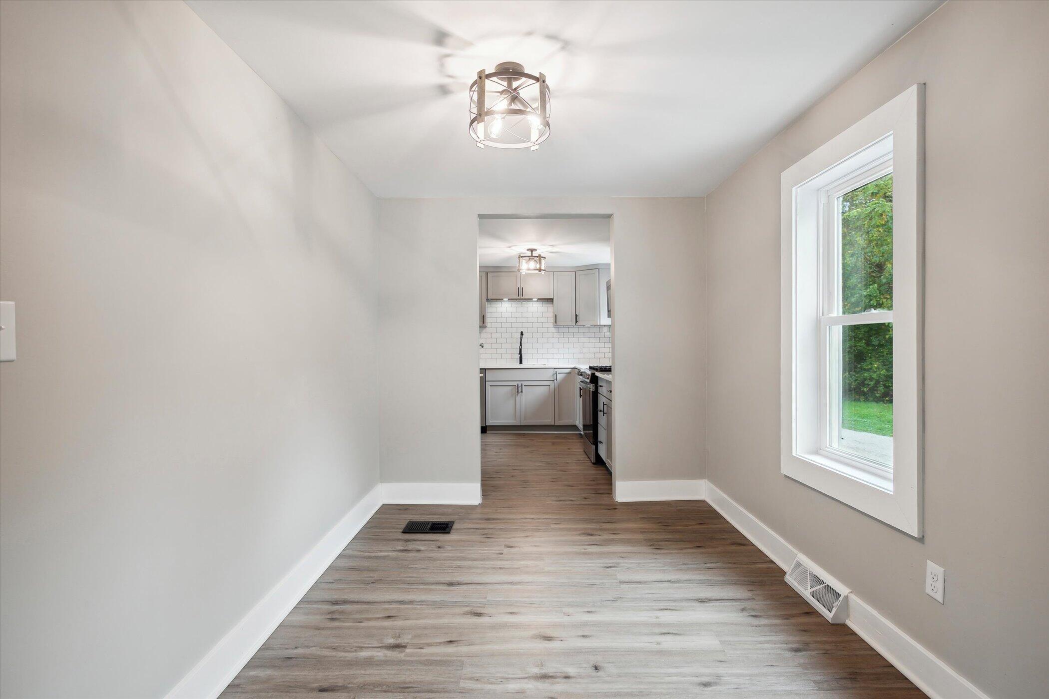 20204 McAllister Road Battle Creek, MI 49014 - Photo 12 of 32 Dining