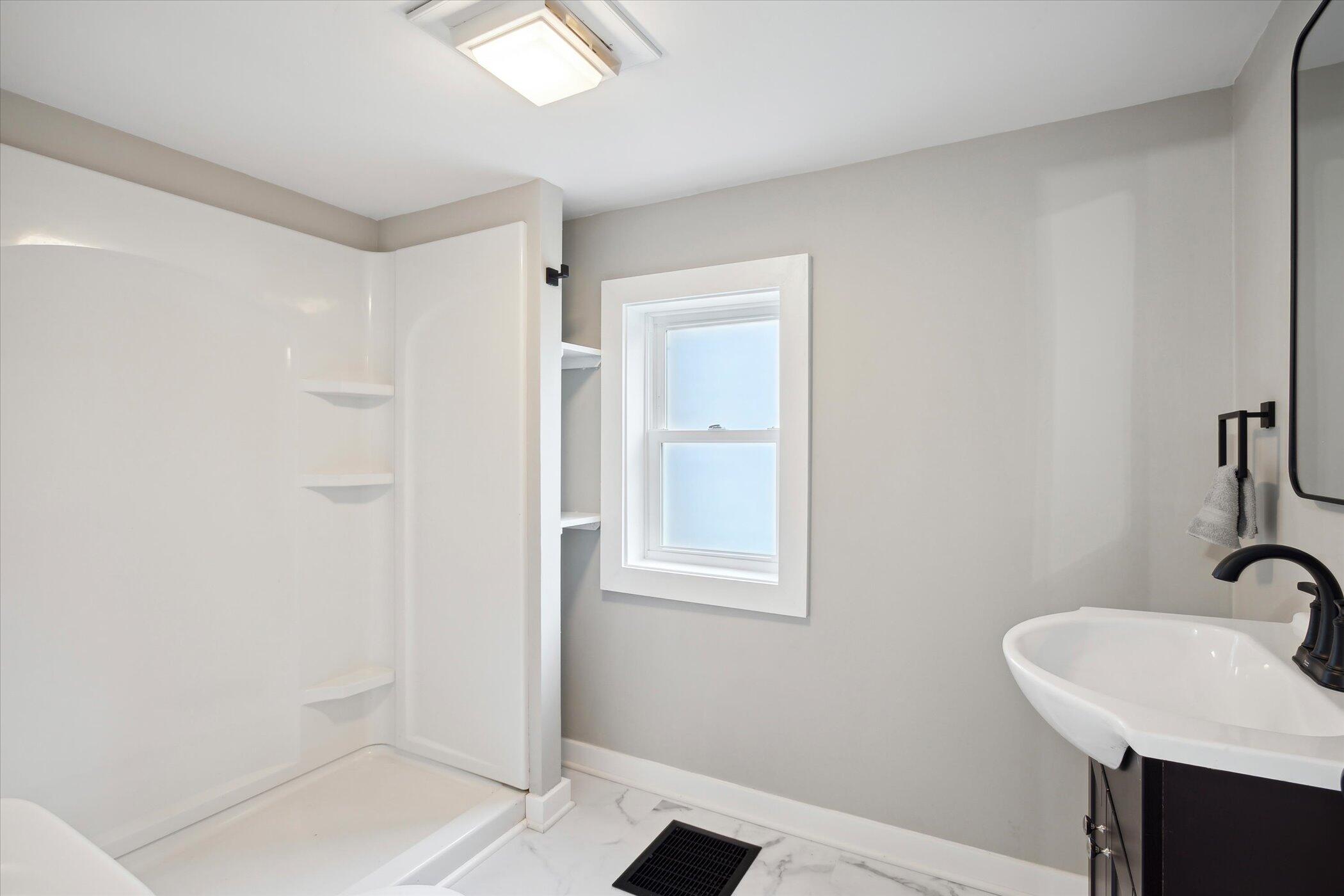 20204 McAllister Road Battle Creek, MI 49014 - Photo 13 of 32 Bathroom