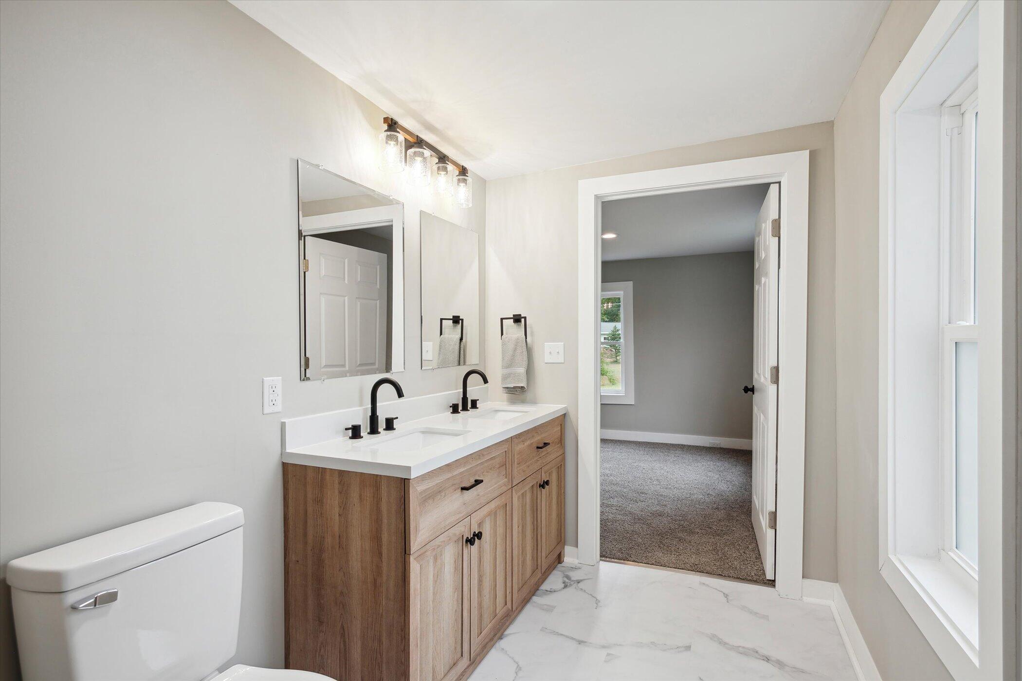 20204 McAllister Road Battle Creek, MI 49014 - Photo 20 of 32 Primary Bathroom