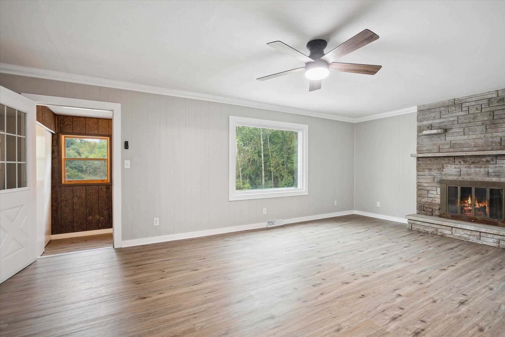 20204 McAllister Road Battle Creek, MI 49014 - Photo 3 of 32 Living Room