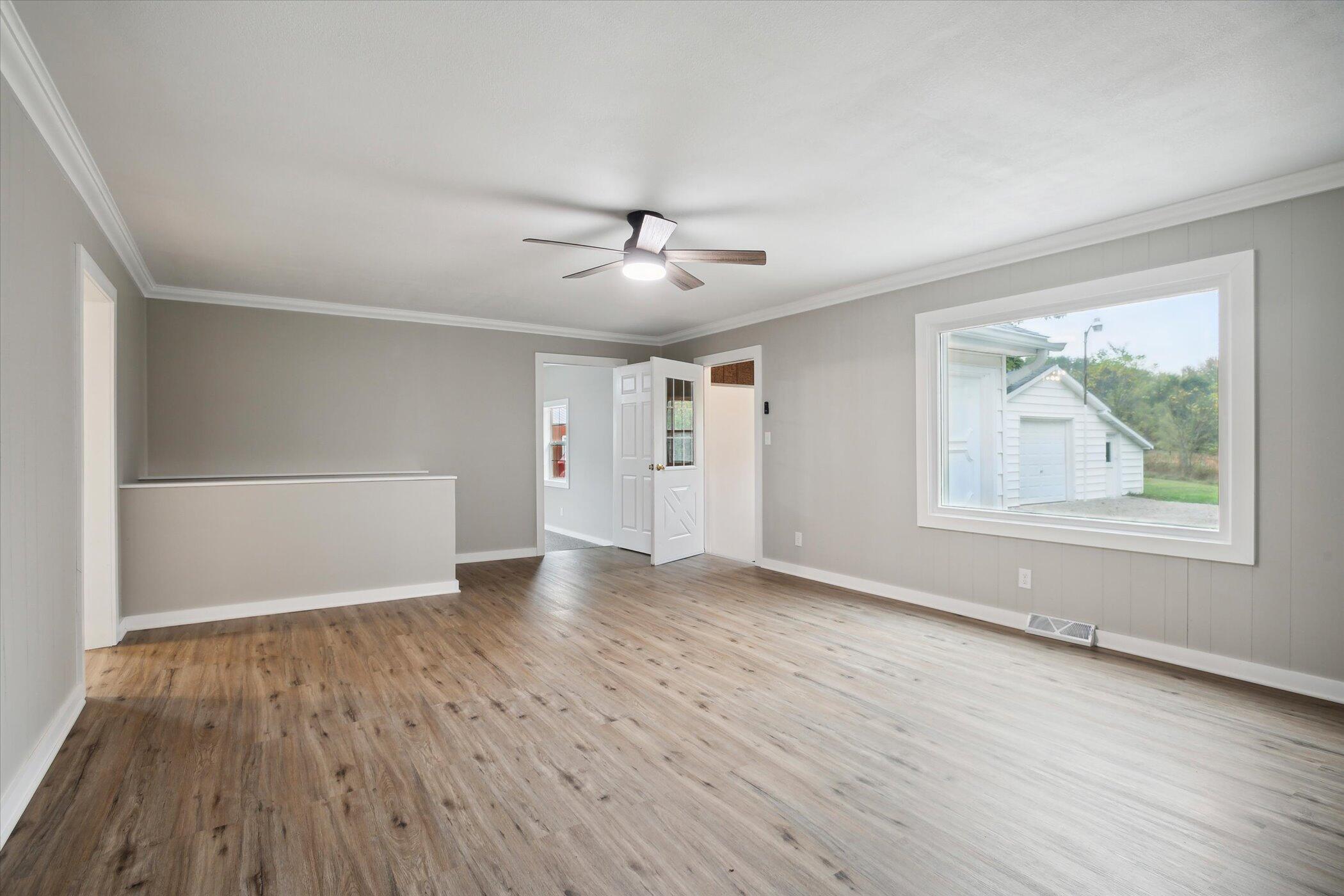 20204 McAllister Road Battle Creek, MI 49014 - Photo 4 of 32 Living Room