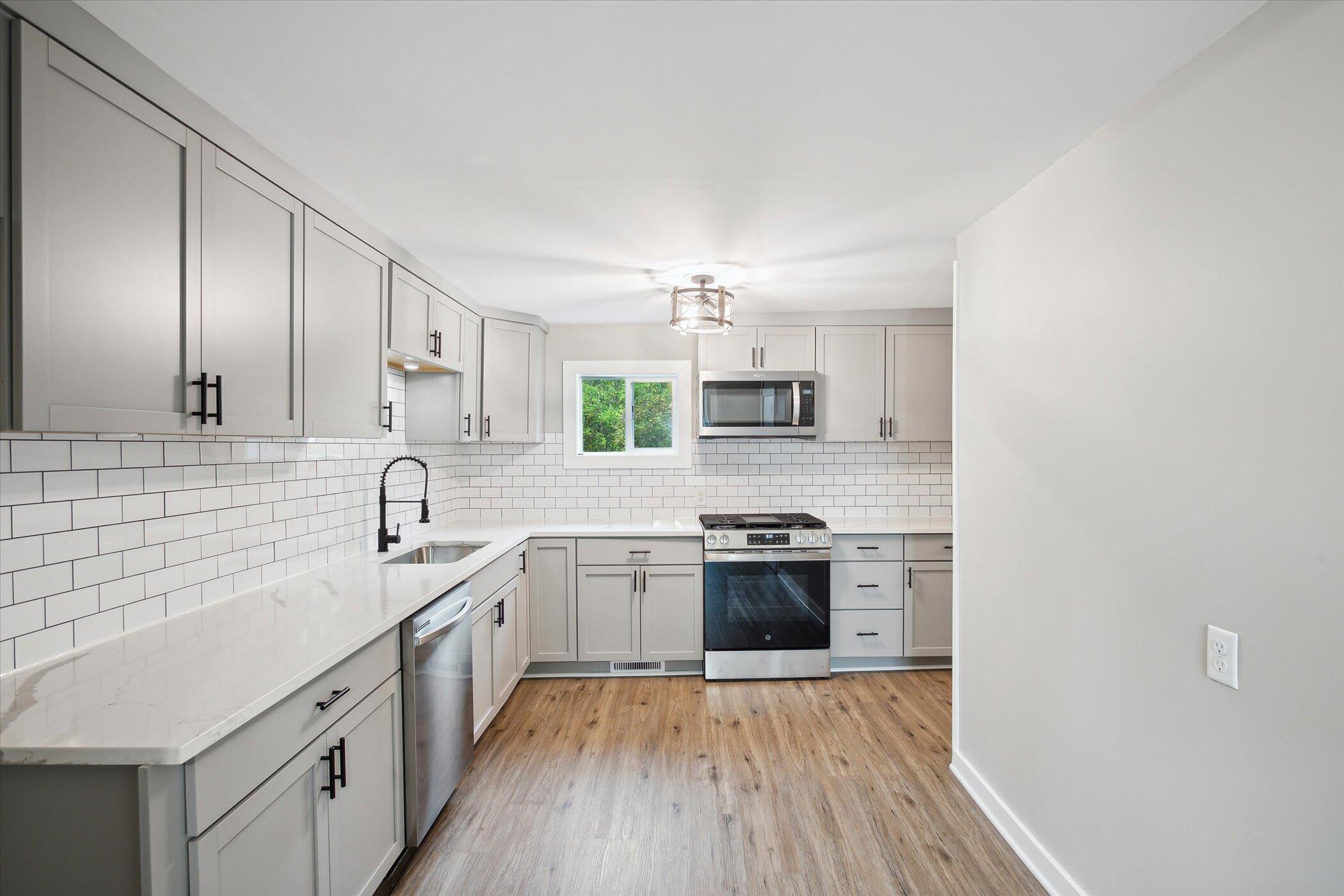 20204 McAllister Road Battle Creek, MI 49014 - Photo 8 of 32 Kitchen