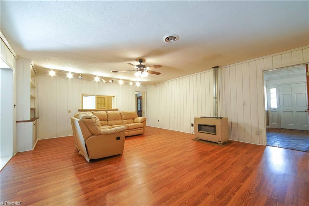 3365 New Walkertown Road Winston-Salem, NC 27105 - Photo 11 of 37