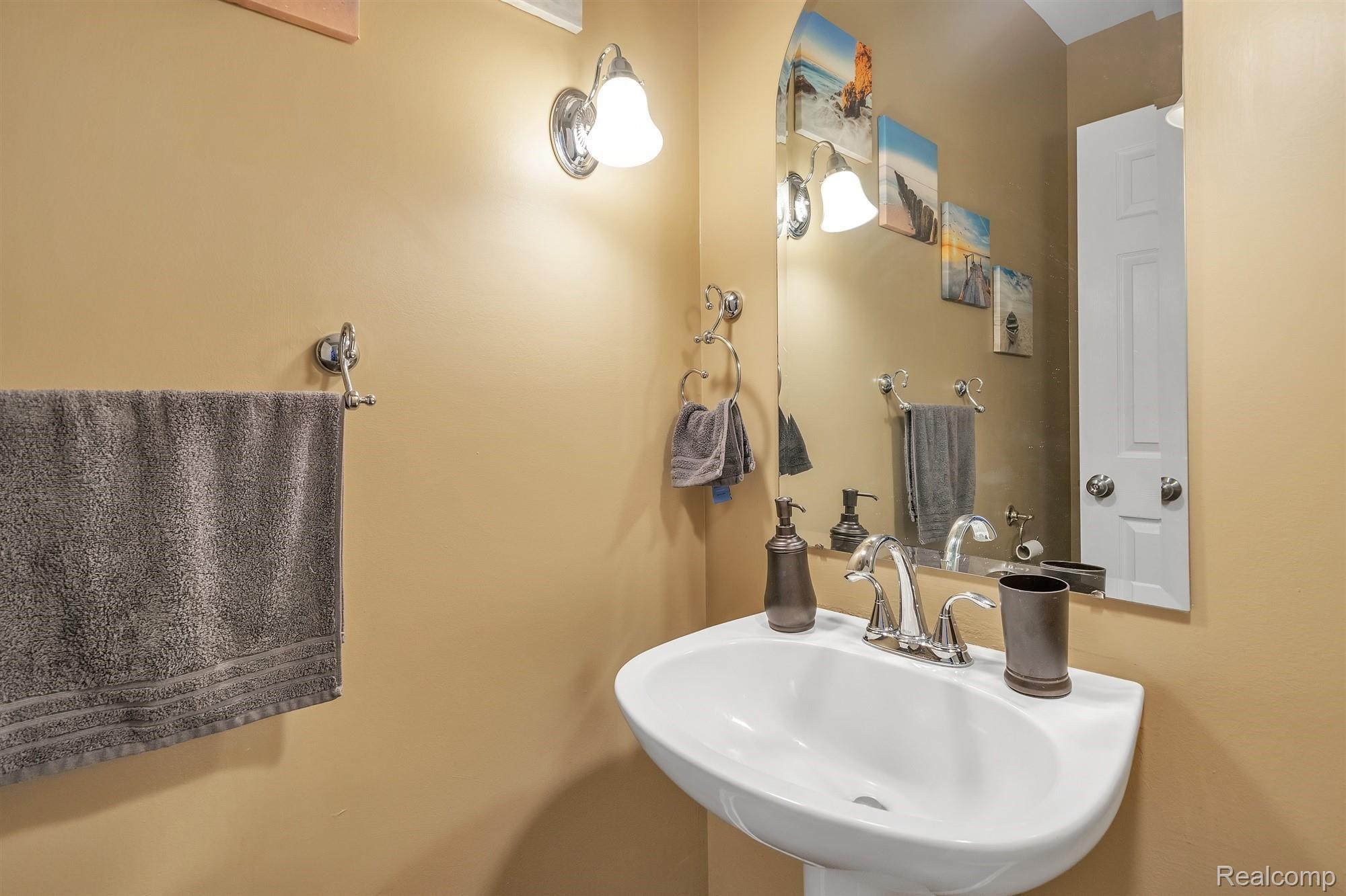 2679 Ravineside South Howell, MI 48843 - Photo 20 of 48 22-2679 Ravineside Ln S -WindowStil.jpg