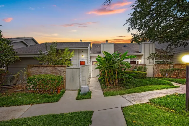 $1,500 | 7092 Greenway Chase Street, Houston, TX 77072