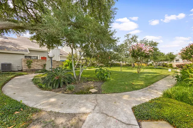 $1,500 | 7092 Greenway Chase Street, Houston, TX 77072