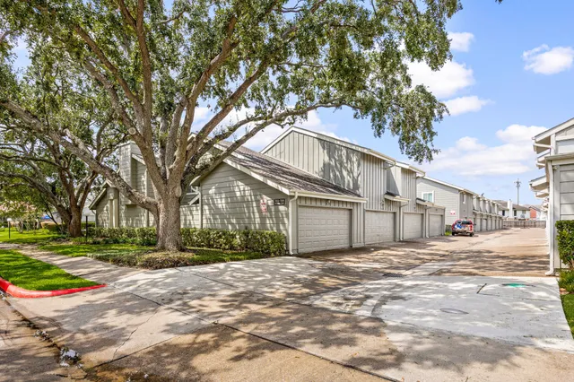 $1,500 | 7092 Greenway Chase Street, Houston, TX 77072