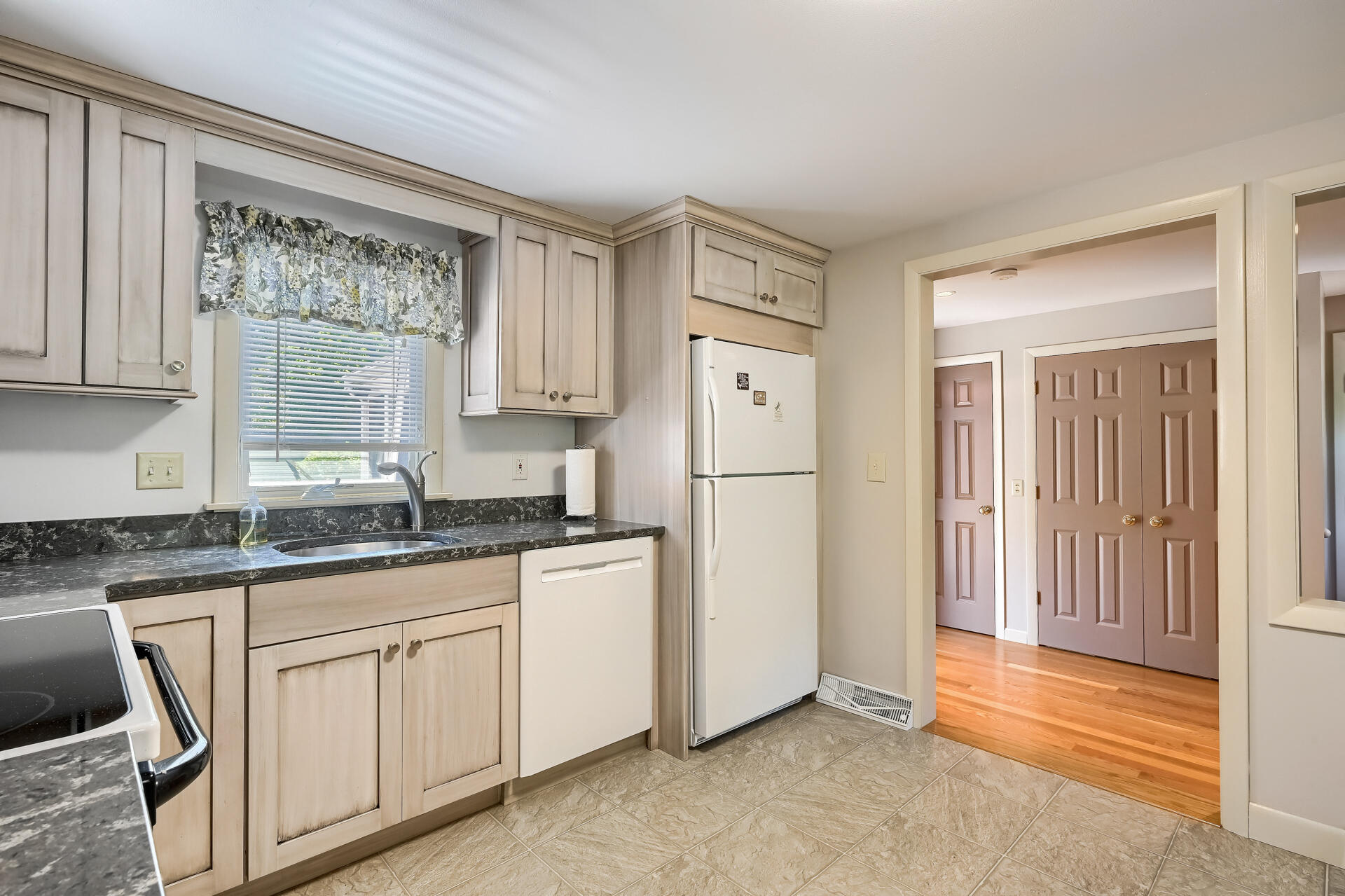 130 Cathedral Road Brewster, MA 02631 - Photo 13 of 34 130Cath K2