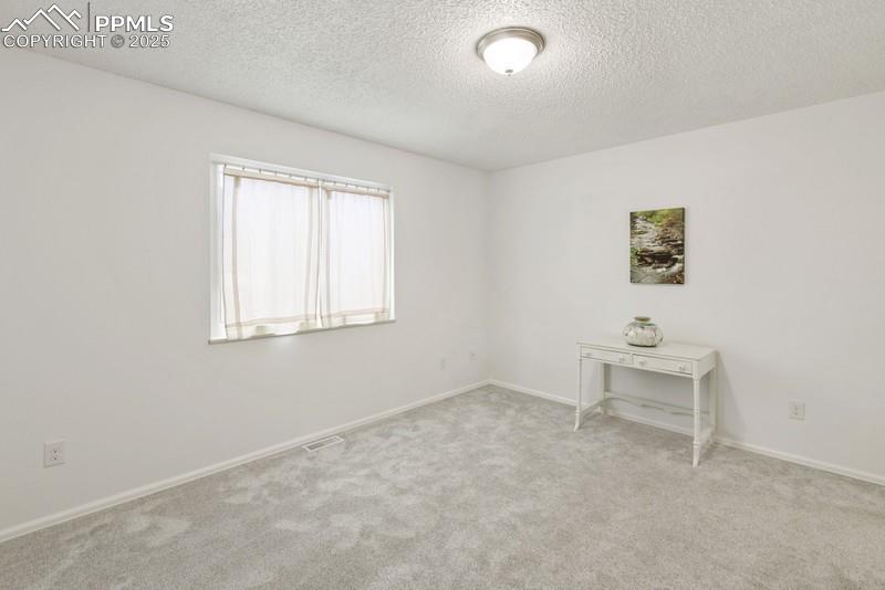 938 Fontmore Road, Unit B Colorado Springs, CO 80904 - Photo 19 of 30 an empty room with a window