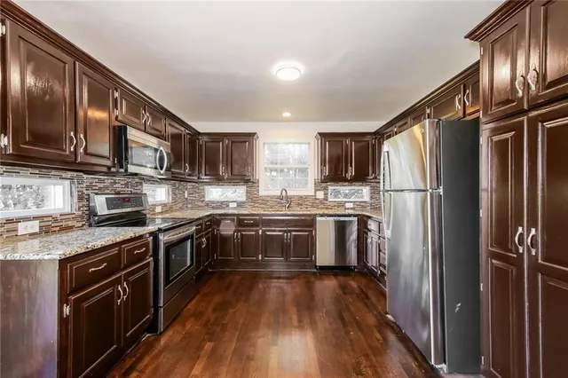 $2,660 | 113 North Oxford Drive, Raymore, MO 64083