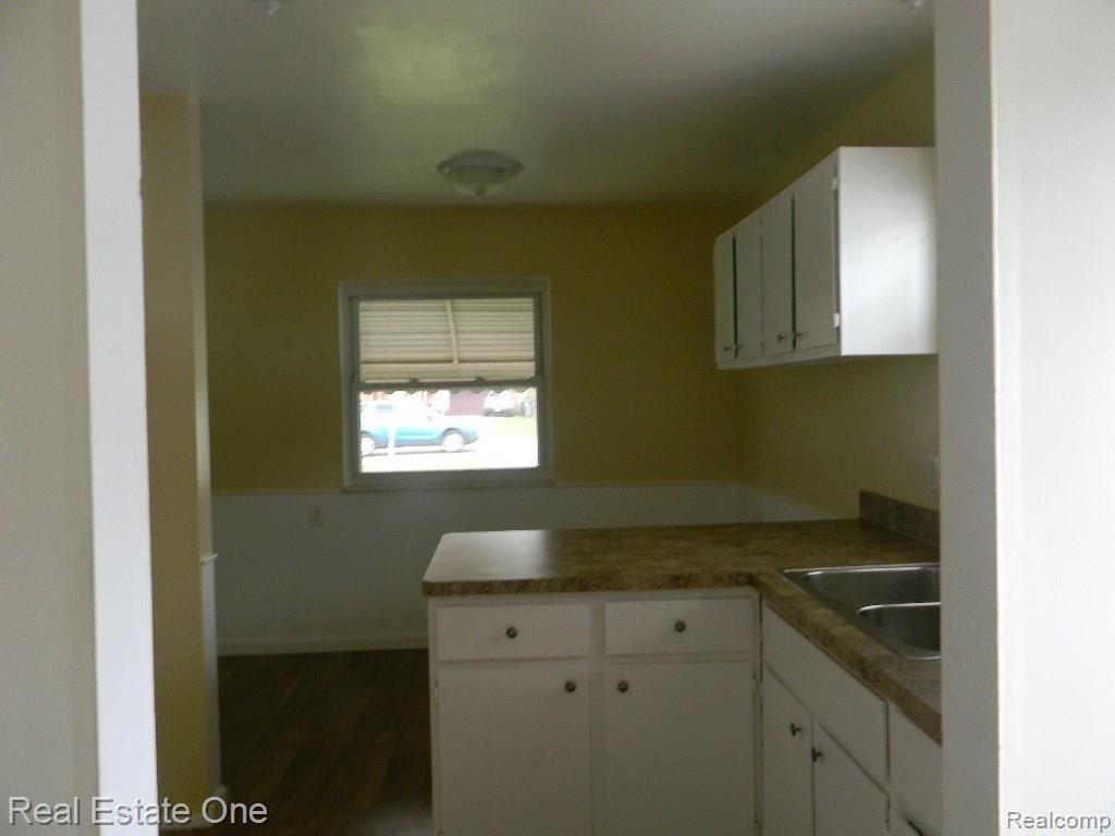 8261 Merrick Street Taylor, MI 48180 - Photo 4 of 13 DSCN0657.jpg