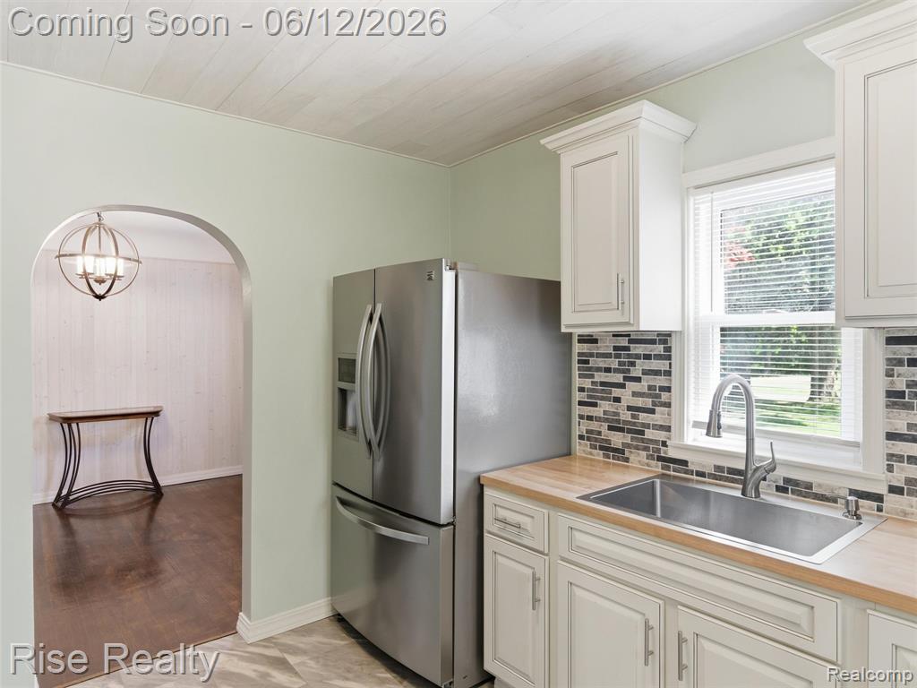 2449 North Genesee Road Burton, MI 48509 - Photo 9 of 40