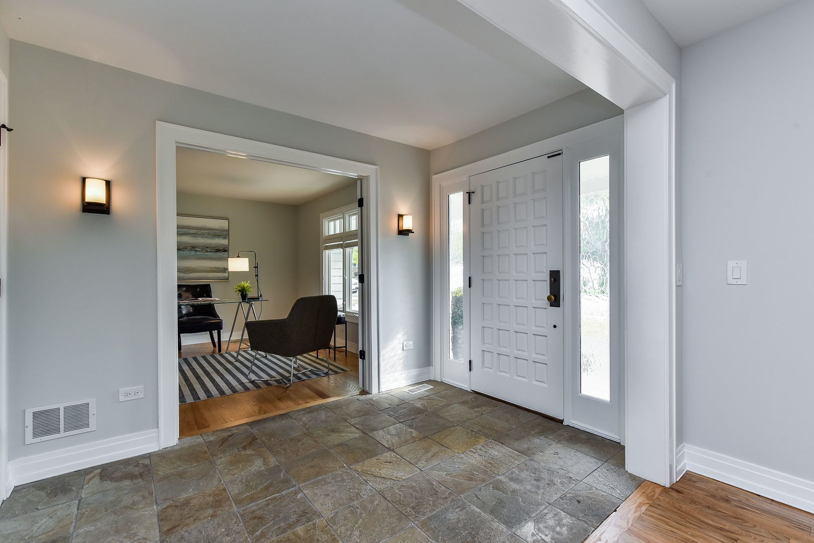 543 East Hillside Road Naperville, IL 60540 - Photo 2 of 17