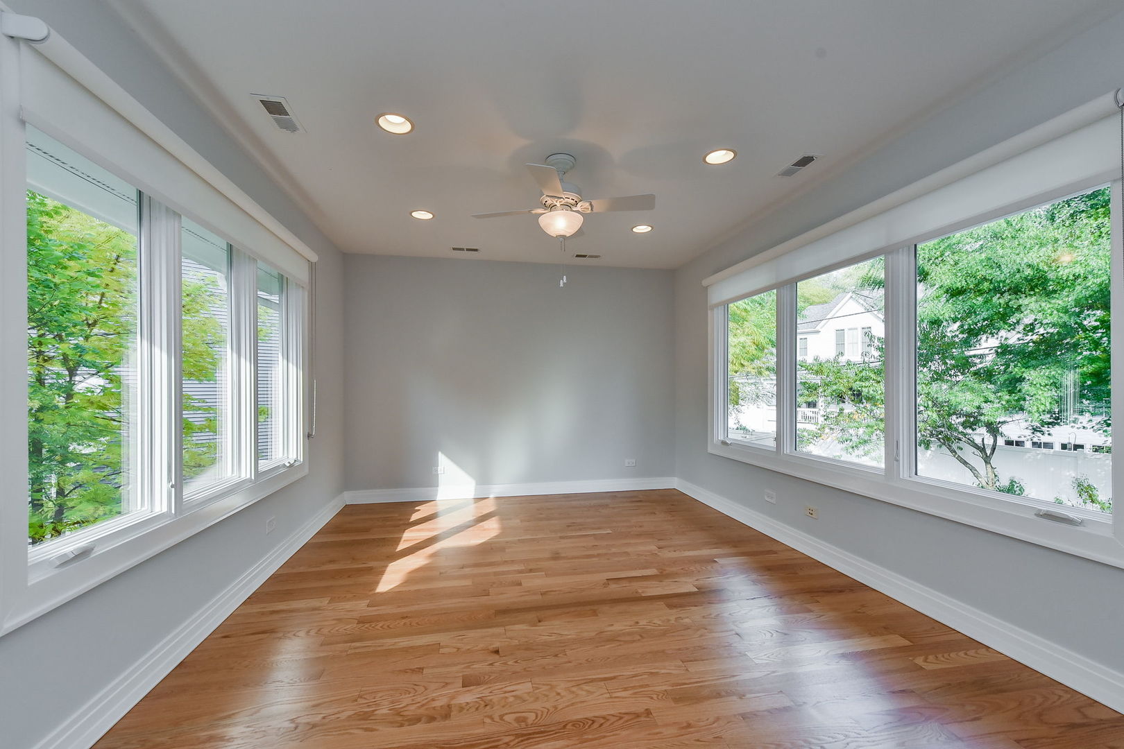 543 East Hillside Road Naperville, IL 60540 - Photo 13 of 17