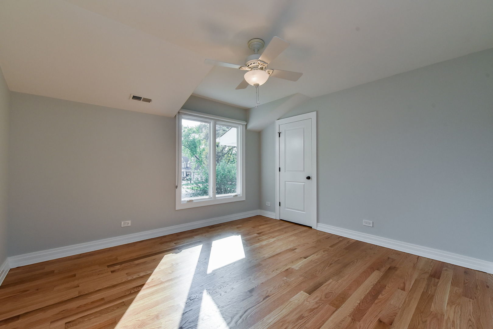 543 East Hillside Road Naperville, IL 60540 - Photo 14 of 17