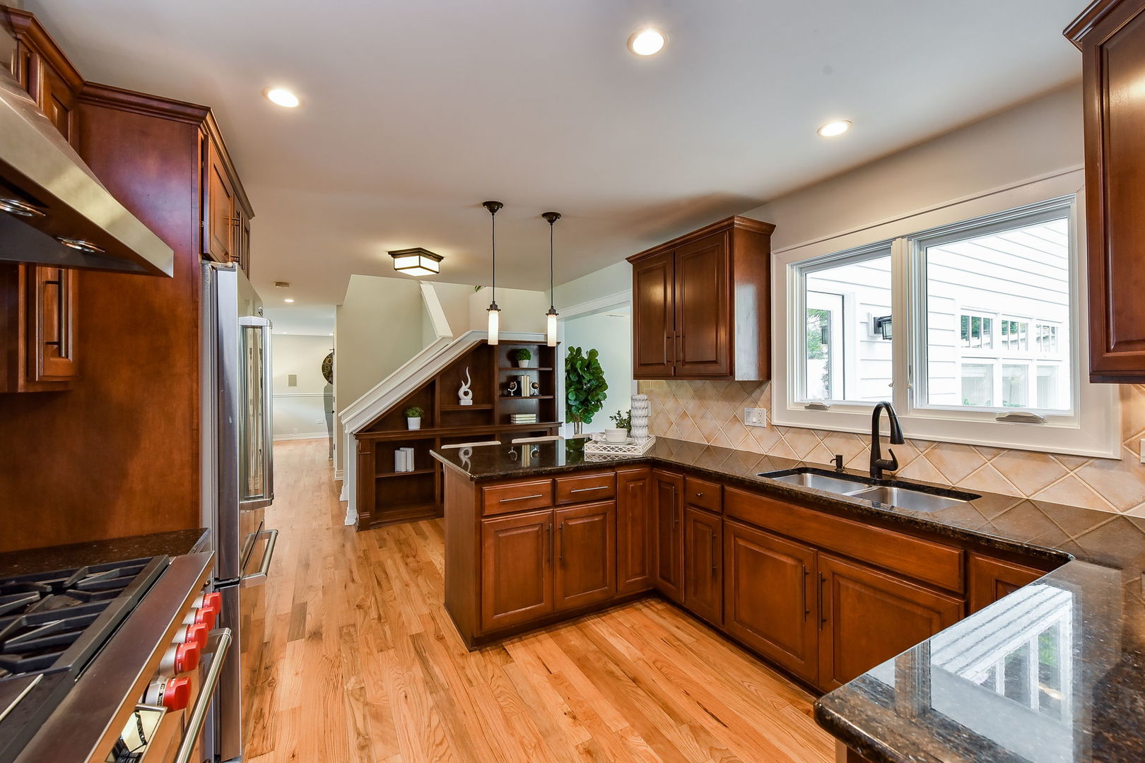 543 East Hillside Road Naperville, IL 60540 - Photo 5 of 17