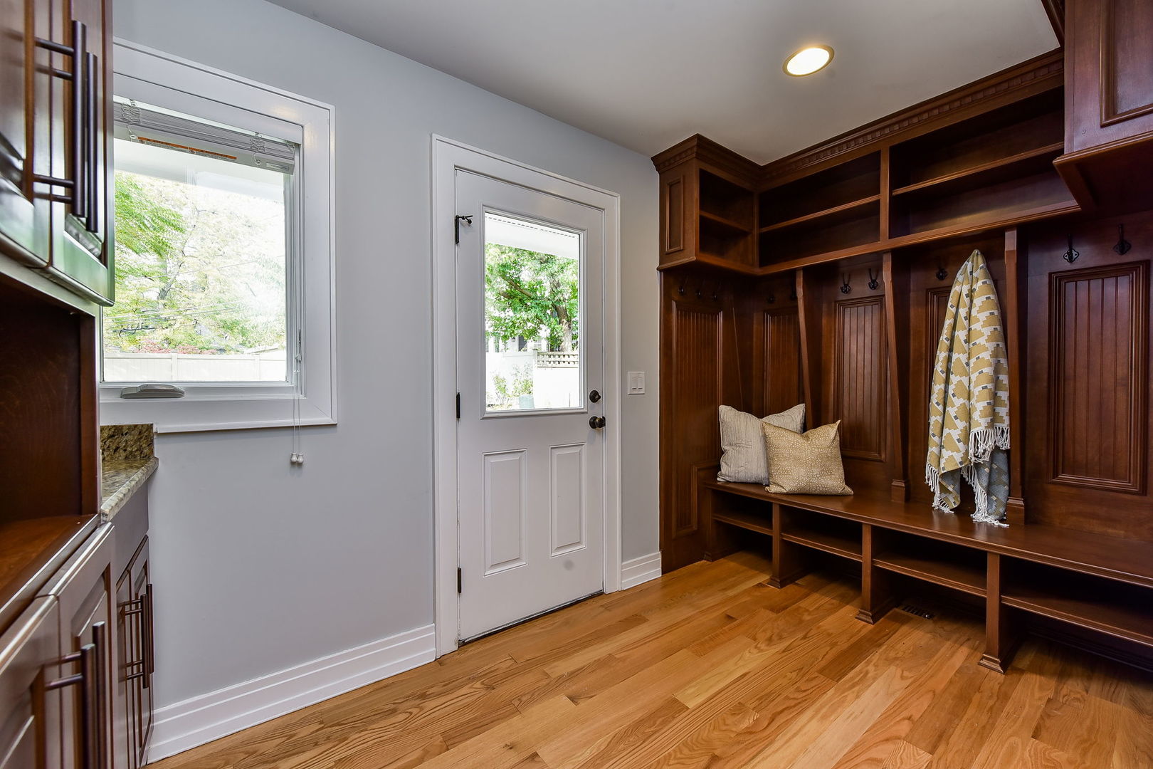 543 East Hillside Road Naperville, IL 60540 - Photo 9 of 17