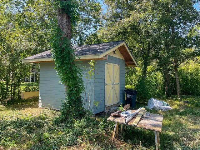 a backyard of a house with fountain table and chairs